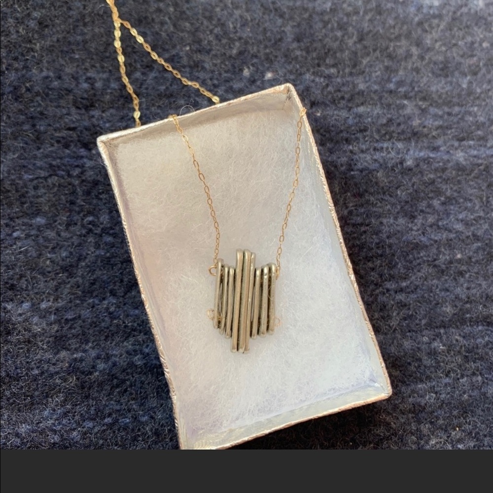 Beautiful necklace - Picture 4 of 4